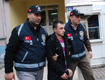 Trans Kardeşini Öldüren Murat Yüksel 17 Yıl Ceza Aldı | Kaos GL - LGBTİ+ Haber Portalı Haber