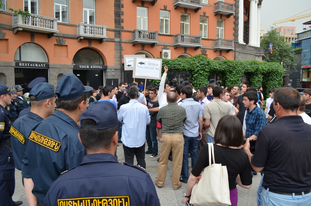 Extremists attacked Diversity March in Yerevan | Kaos GL - News Portal for LGBTI+ News