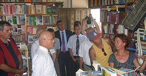 Kuzey Kıbrıs'ta Işık Kitabevi'ne, 