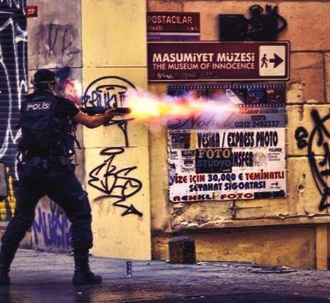 Entelektüellerden Hükümete &lsquo;Polis Şiddetine Son Ver&rsquo; Çağrısı | Kaos GL - LGBTİ+ Haber Portalı Haber