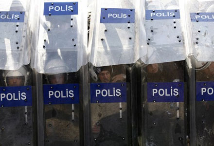 &lsquo;Üniversitelerde polis tacizine kim izin veriyor?&rsquo; | Kaos GL - LGBTİ+ Haber Portalı Haber