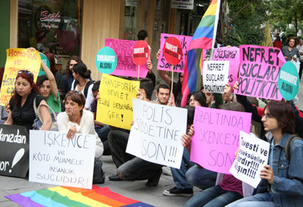 Transfobik Devlet Şiddeti 3 Şehirde Protesto Edildi Kaos GL - LGBTİ+ Haber Portalı