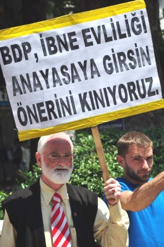 Kocaeli&rsquo;de bir tuhaf insan hakları derneği&rsquo; | Kaos GL - LGBTİ+ Haber Portalı Haber