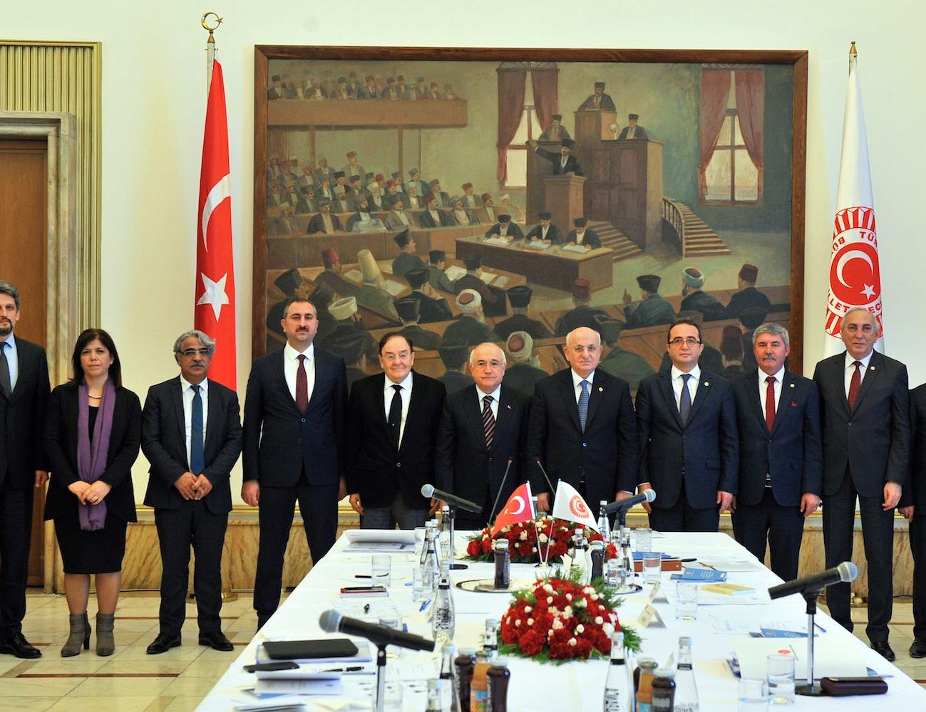 Anayasa Komisyonu dağıldı, AKP yeniden çağrı yapıyor | Kaos GL - LGBTİ+ Haber Portalı Haber