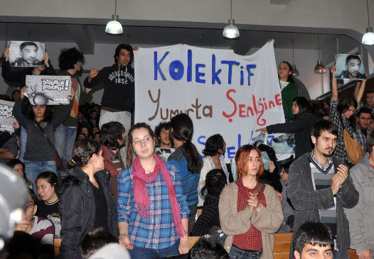 Şemsiyeler Burhan Kuzu&rsquo;yu Korumaya Yetmedi | Kaos GL - LGBTİ+ Haber Portalı Haber