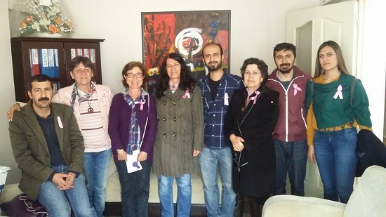 HDP Antalya&rsquo;dan şiddete karşı pembe kurdele | Kaos GL - LGBTİ+ Haber Portalı Haber