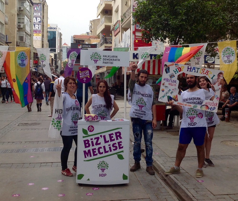 HDK İzmir LGBTİ, transfobik saldırılara tepki gösterdi | Kaos GL - LGBTİ+ Haber Portalı Haber