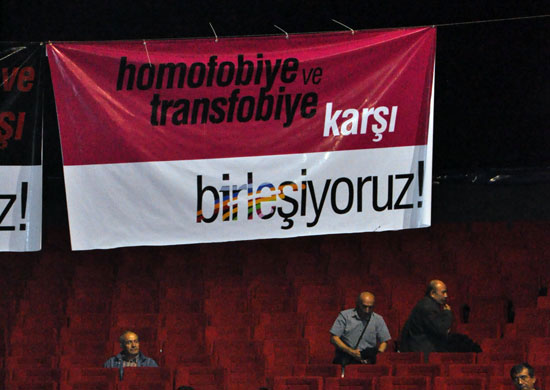 Halkların Demokratik Kongresi: Nefrete inat, yaşasın hayat! Kaos GL - LGBTİ+ Haber Portalı