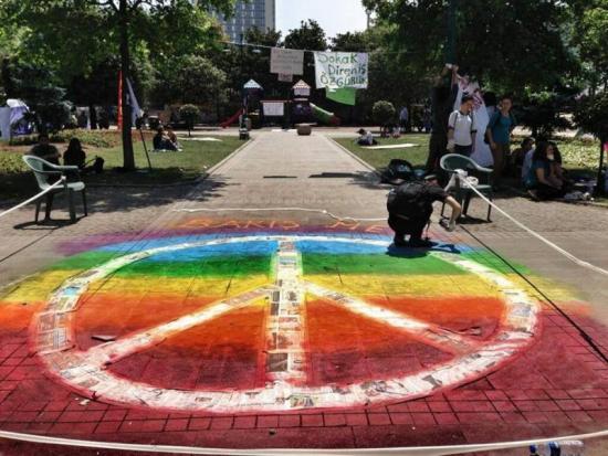 ‘Barışın sesini yükseltmek romantizmden öte bir görev’ Kaos GL - LGBTİ+ Haber Portalı