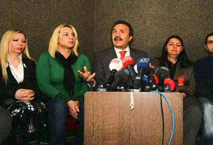 Kaos GL ve Pembe Hayat'tan Meclis Ziyareti Kaos GL - LGBTİ+ Haber Portalı