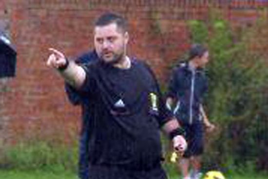 Eşcinsel Hakem Homofobi Şikâyetinin Ardından İhraç Edildi | Kaos GL - LGBTİ+ Haber Portalı Haber