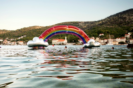 Yüzme yarışına gökkuşağı müdahalesi Kaos GL - LGBTİ+ Haber Portalı