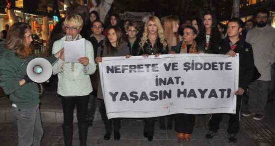 Kırmızı Şemsiye: Hükümet Nefreti Görmezden Geliyor | Kaos GL - LGBTİ+ Haber Portalı Haber