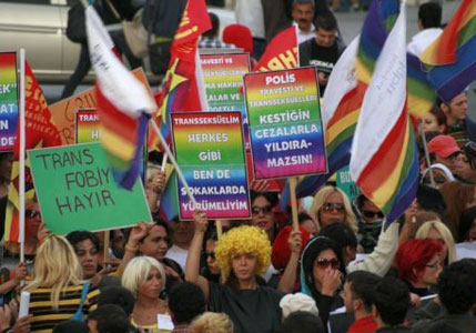 Transeksüeller İstanbul polisinin şiddetine karşı sokaktaydı Kaos GL - LGBTİ+ Haber Portalı