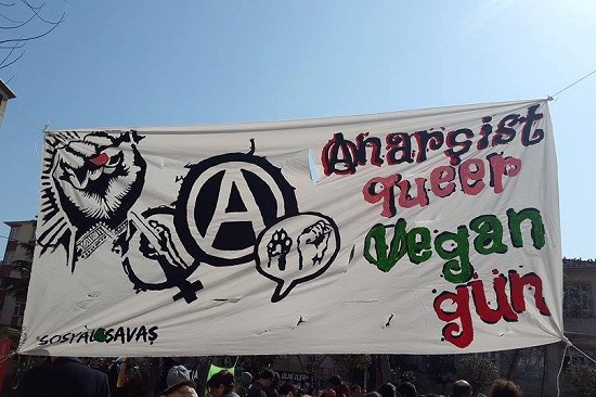 Anarşist, queer ve veganlar Kadıköy&rsquo;de buluştu | Kaos GL - LGBTİ+ Haber Portalı Haber