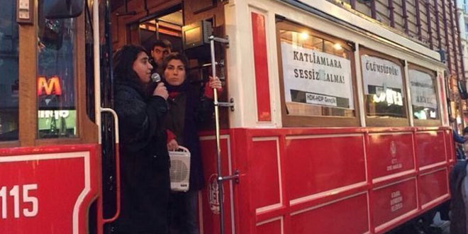 Gençler tramvayı, kadınlar Galata&rsquo;yı işgal etti | Kaos GL - LGBTİ+ Haber Portalı Haber