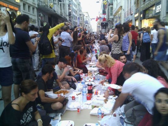 Çapulcular Yeryüzü Sofralarında Buluştu | Kaos GL - LGBTİ+ Haber Portalı Haber