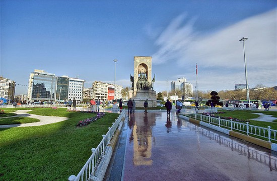 İstanbul Meydanları Mitinglere Kapatıldı! | Kaos GL - LGBTİ+ Haber Portalı Haber