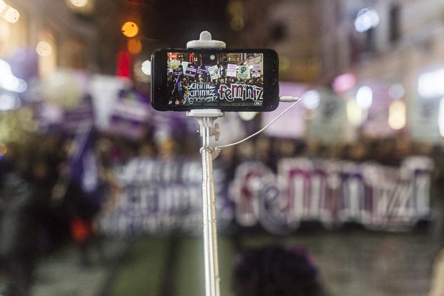 Şener Yılmaz Aslan’ın objektifinden 16. Feminist Gece Yürüyüşü | Kaos GL - LGBTİ+ Haber Portalı Haber