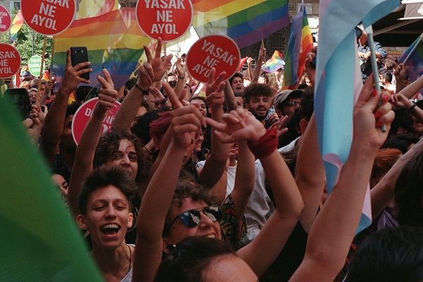 Ali Murat Gali’nin objektifinden 17. İstanbul Onur Yürüyüşü | Kaos GL - LGBTİ+ Haber Portalı Haber