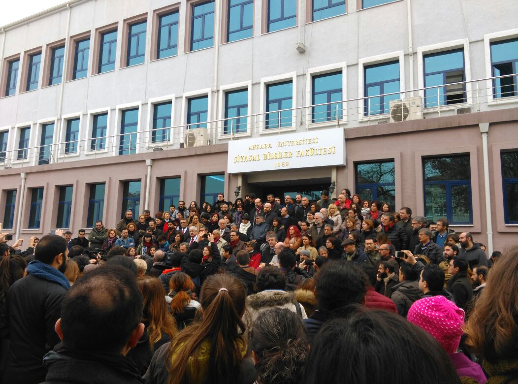 Ankara Üniversitesinden ihraç edilen akademisyenler: Barış talebi suç olamaz! | Kaos GL - LGBTİ+ Haber Portalı Haber