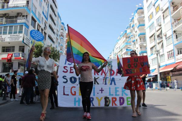 Antalya’da 1 Mayıs: LGBTİ’ler her yerde! Kaos GL - LGBTİ+ Haber Portalı