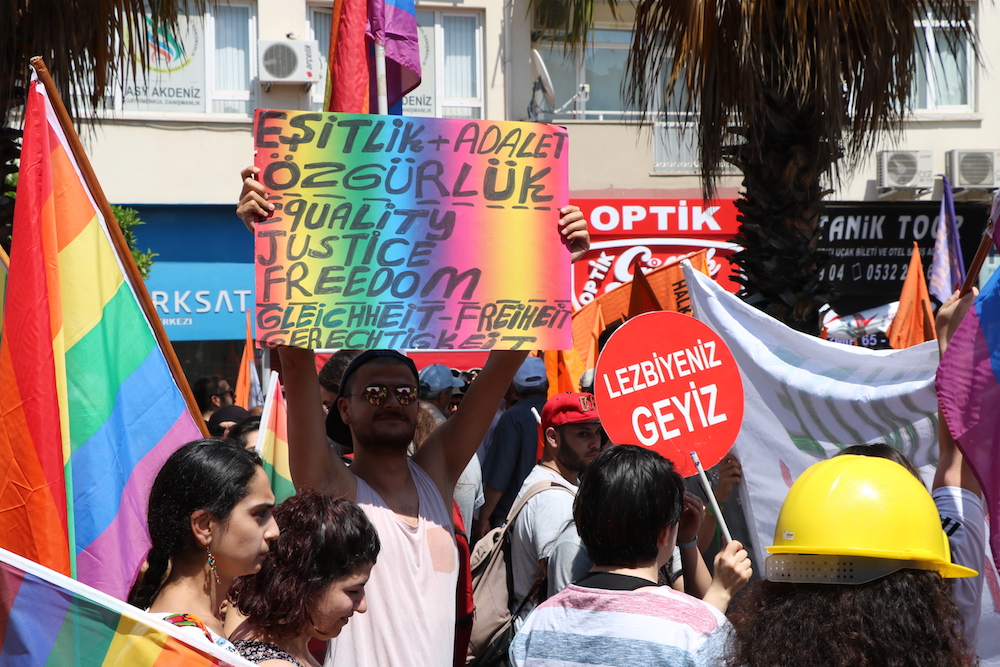 Ekrem Berk’in objektifinden Antalya’da 1 Mayıs | Kaos GL - LGBTİ+ Haber Portalı Haber