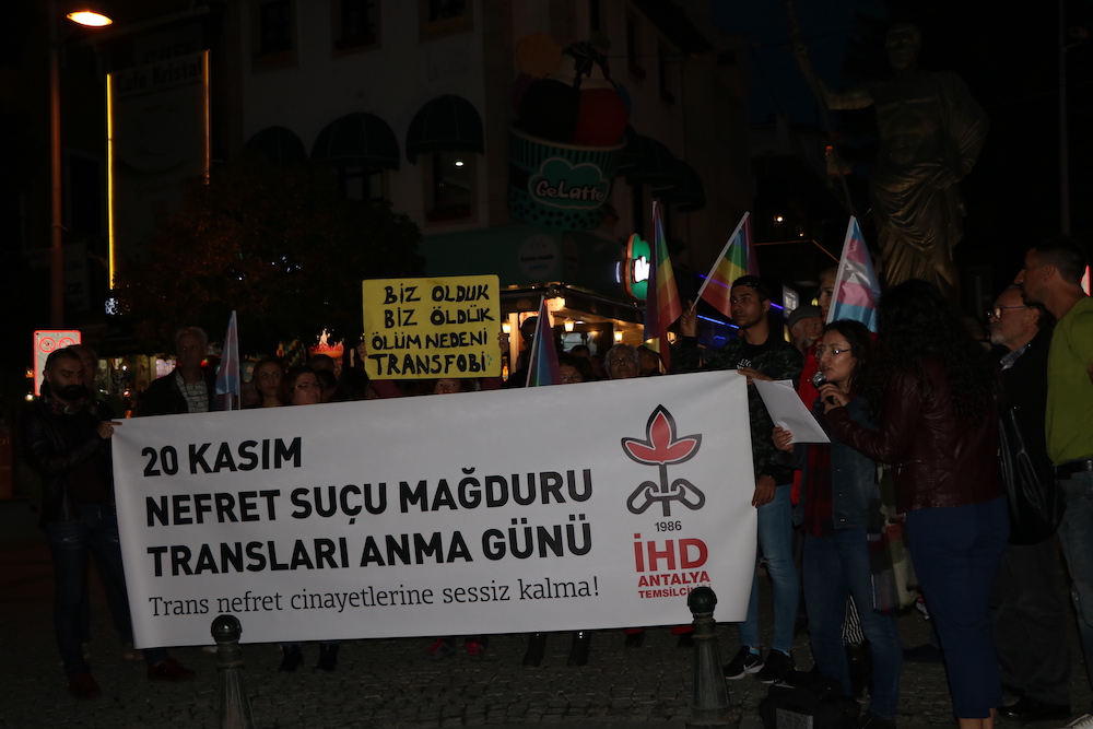 Antalya’da 20 Kasım anması: Nefret suçlarının takipçisi olacağız | Kaos GL - LGBTİ+ Haber Portalı Haber