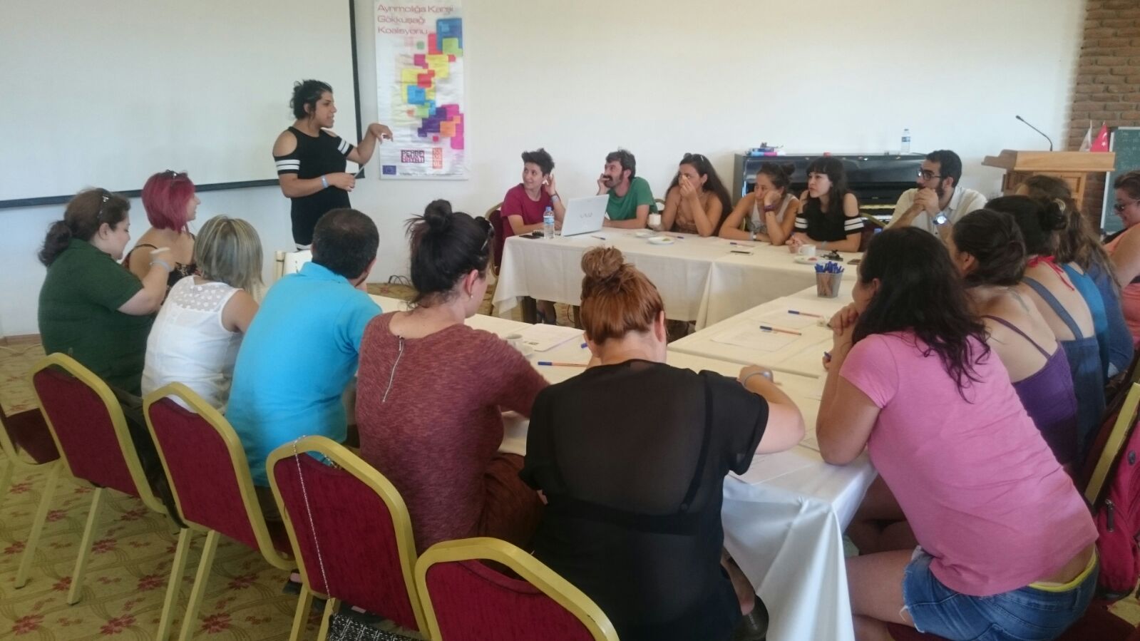 LGBTİ+’ların hukukla imtihanı: Adalete erişimin önündeki engeller neler? Kaos GL - LGBTİ+ Haber Portalı