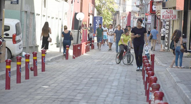 Alsancak&rsquo;ta çalışan trans seks işçileri tehdit ediliyor! | Kaos GL - LGBTİ+ Haber Portalı Haber