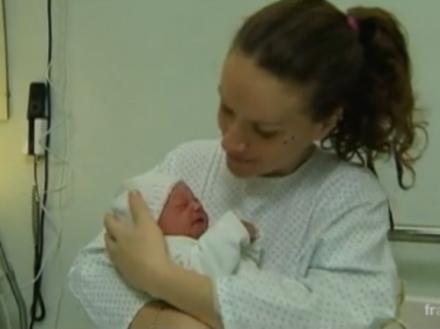 Lezbiyen Çiftten Fransa&rsquo;nın İlk 2013 Bebeği | Kaos GL - LGBTİ+ Haber Portalı Haber