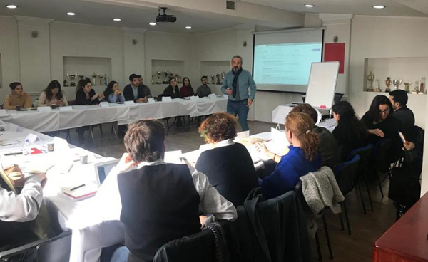 İzmir’de avukatlar cinsel kimlik ayrımcılığı başvuruları için buluştu Kaos GL - LGBTİ+ Haber Portalı