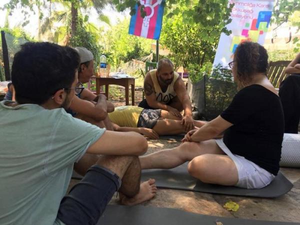 Nasıl dokunduğumuzun, dokunulduğumuzun farkına varmak | Kaos GL - LGBTİ+ Haber Portalı Haber