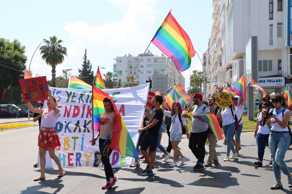 “BİZ’i takip edin” | Kaos GL - LGBTİ+ Haber Portalı Haber