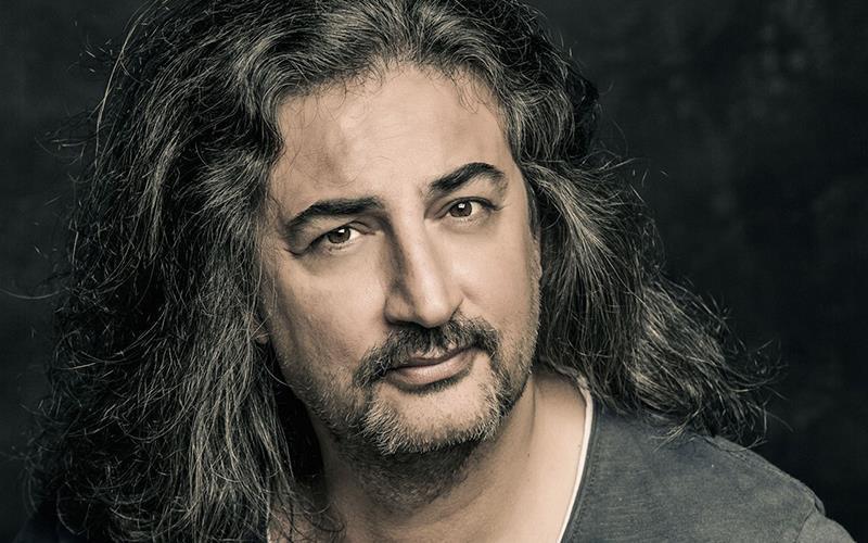 Çelik’ten konserde transfobi Kaos GL - LGBTİ+ Haber Portalı