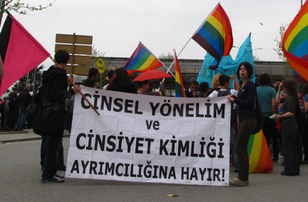 “Azerbaycan’a gönderilirlerse tutuklanabilirler, hayati tehlike var” | Kaos GL - LGBTİ+ Haber Portalı Haber