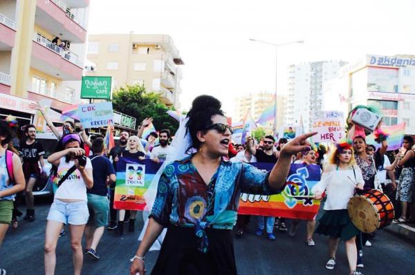 Uluslararası Trans Görünürlük Günü&rsquo;nde yeniden: Translar vardır! | Kaos GL - LGBTİ+ Haber Portalı Haber