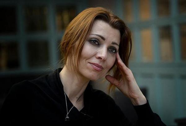 Elif Şafak: Biseksüel olduğumu söyleme cesareti gösteremediğimi fark ettim | Kaos GL - LGBTİ+ Haber Portalı Haber