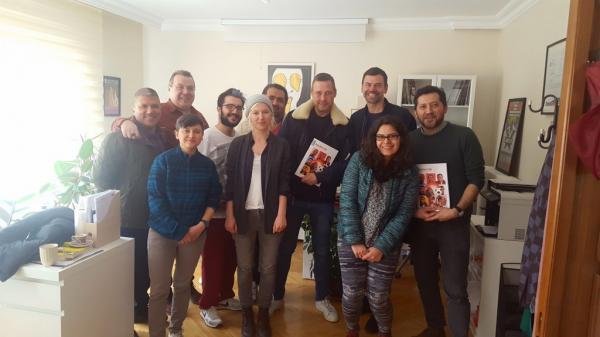 Bienal küratörleri Kaos GL&rsquo;yi ziyaret etti | Kaos GL - LGBTİ+ Haber Portalı Haber