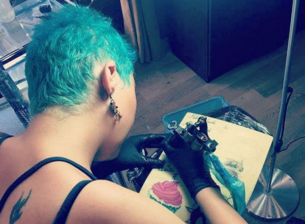 Üç noktalı cümle duygusallığında queer bir dövmeci | Kaos GL - LGBTİ+ Haber Portalı Haber