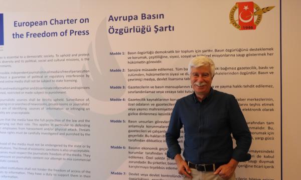 “Gazeteci nefretin, ötekileştirmenin, ayrımcılığın aktarılmasına karşı olmalı” | Kaos GL - LGBTİ+ Haber Portalı Haber