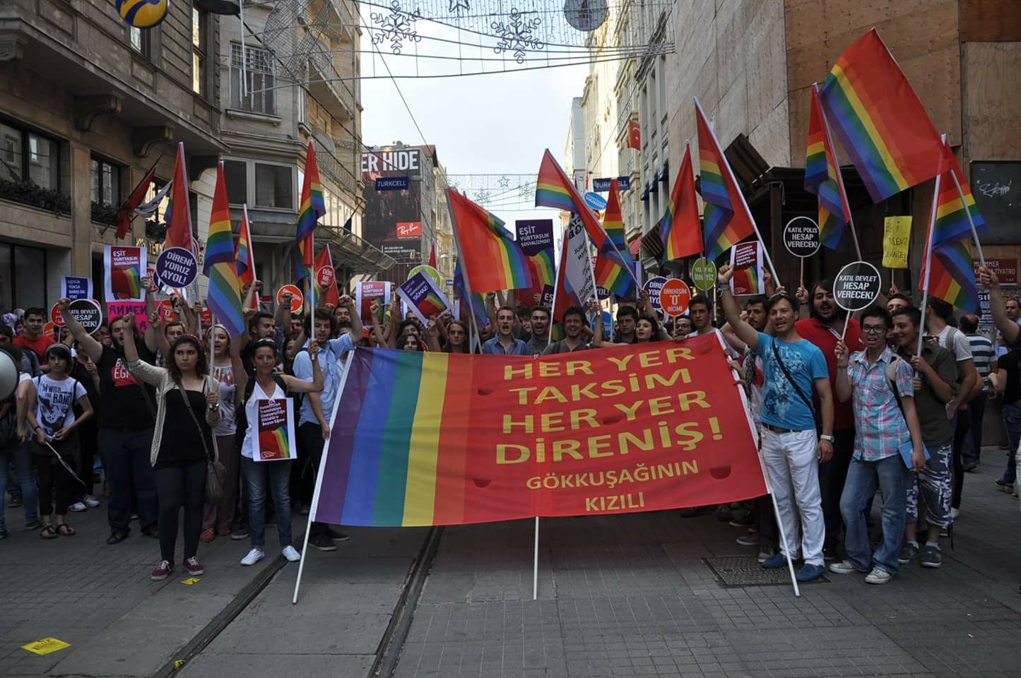 “Bu homofobiyi devrim temizler” Kaos GL - LGBTİ+ Haber Portalı