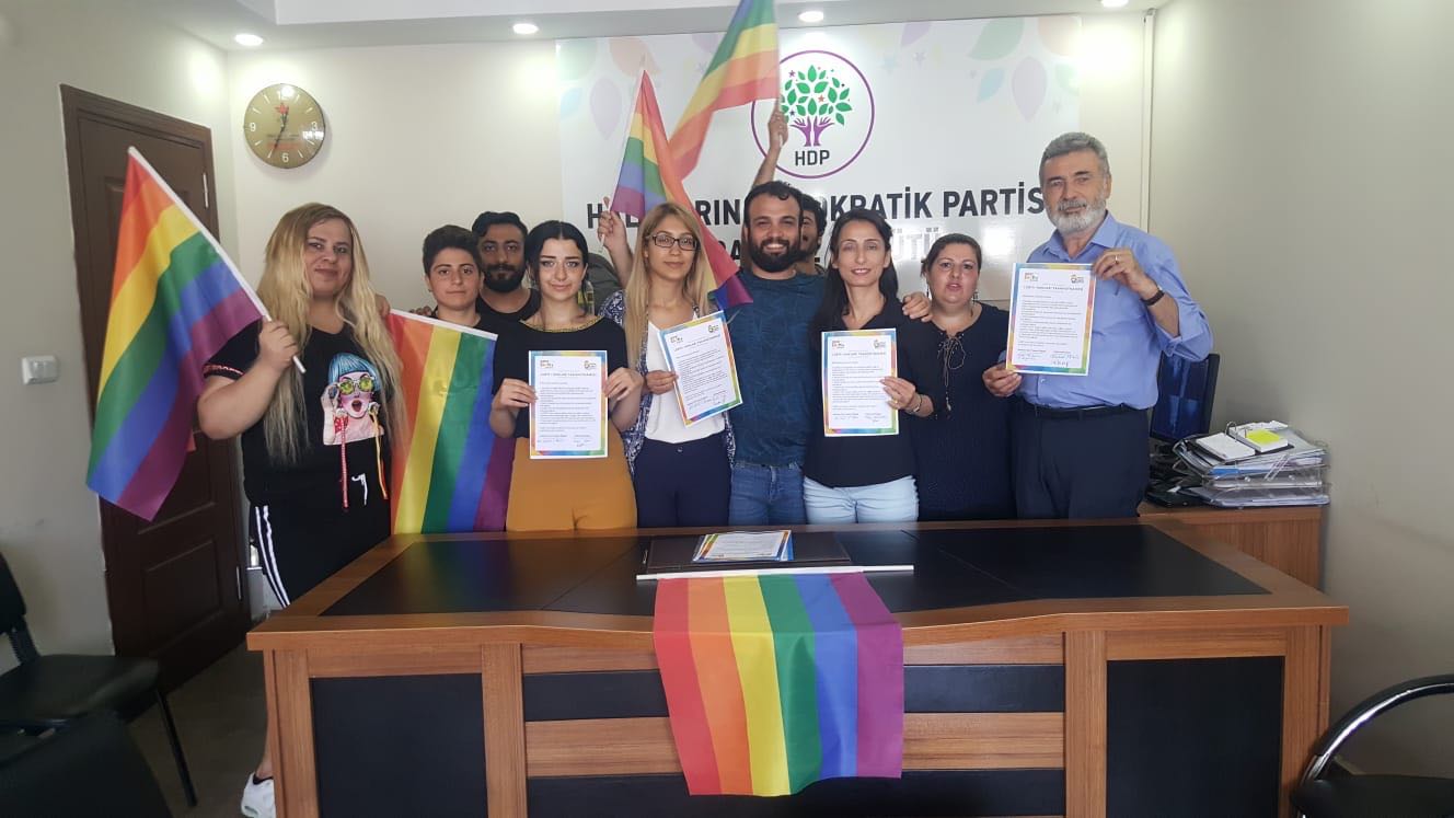 Adana’da HDP’li adaylar LGBTİ+ Hakları Taahhütnamesi’ni imzaladı | Kaos GL - LGBTİ+ Haber Portalı Haber
