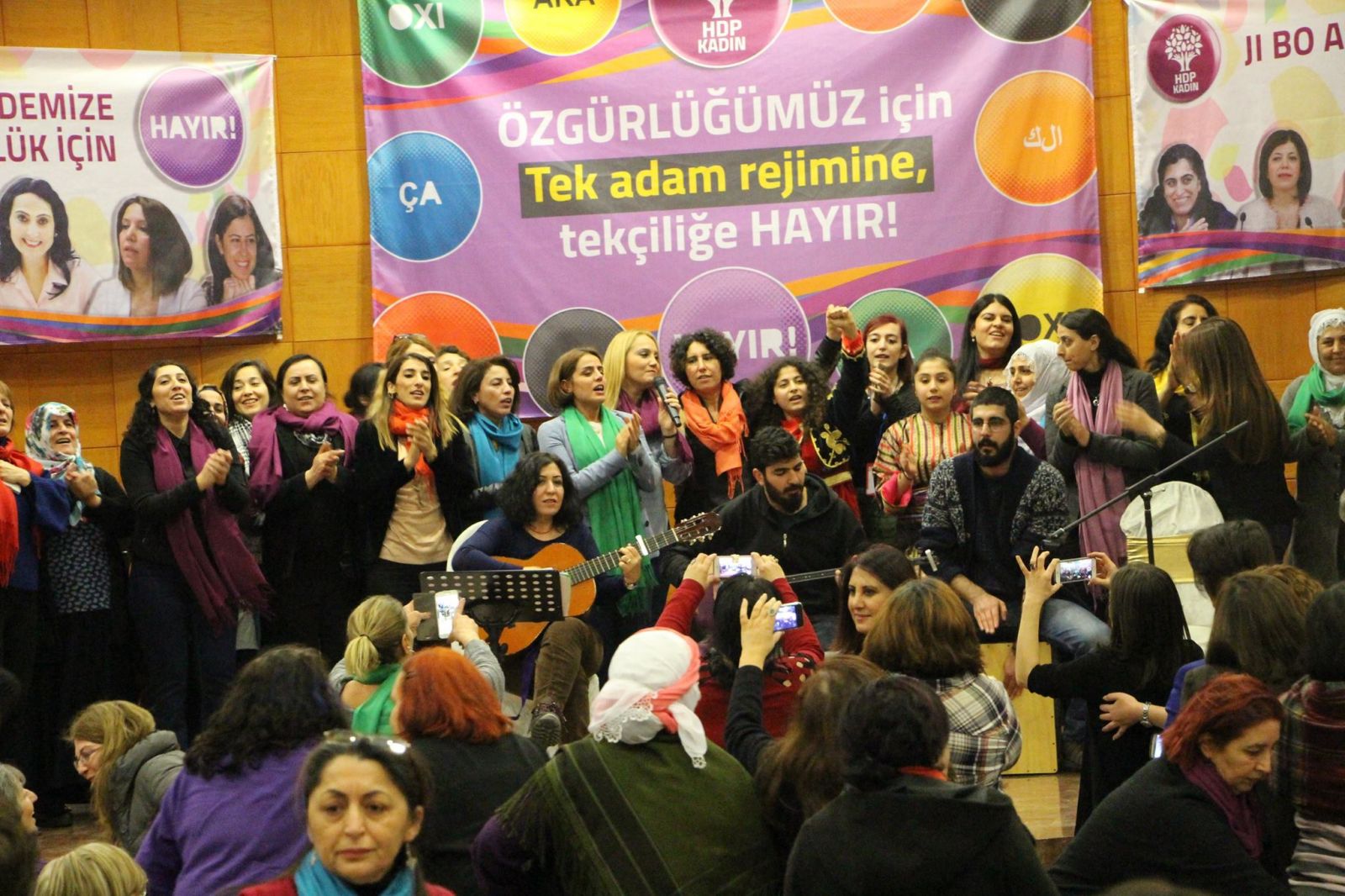 HDP&rsquo;li kadınlar: &lsquo;Özgürlüğümüz için tek adam rejimine hayır!&rsquo; | Kaos GL - LGBTİ+ Haber Portalı Haber