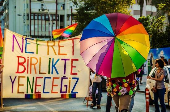 Pembe Caretta kendi fobilerimizi tartışmaya çağırıyor | Kaos GL - LGBTİ+ Haber Portalı Haber