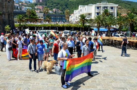 Karadağ’ın İlk Onur Yürüyüşü: Nefret ve Sevgi Karşı Karşıya Kaos GL - LGBTİ+ Haber Portalı
