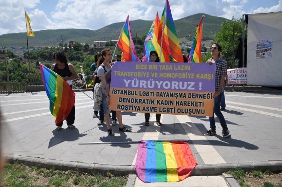 Dersim&rsquo;de nefret cinayetlerine karşı yürüyüş: Bize bir yasa lazım! | Kaos GL - LGBTİ+ Haber Portalı Haber