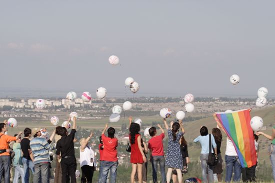 Kırgızistan&rsquo;da da LGBT&rsquo;lere yönelik ilan edilmemiş savaşa son! | Kaos GL - LGBTİ+ Haber Portalı Haber