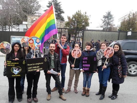 Rusya’ya Sevgilerle: Aşkı Savunmak Suç Olur mu, Ayol? Kaos GL - LGBTİ+ Haber Portalı