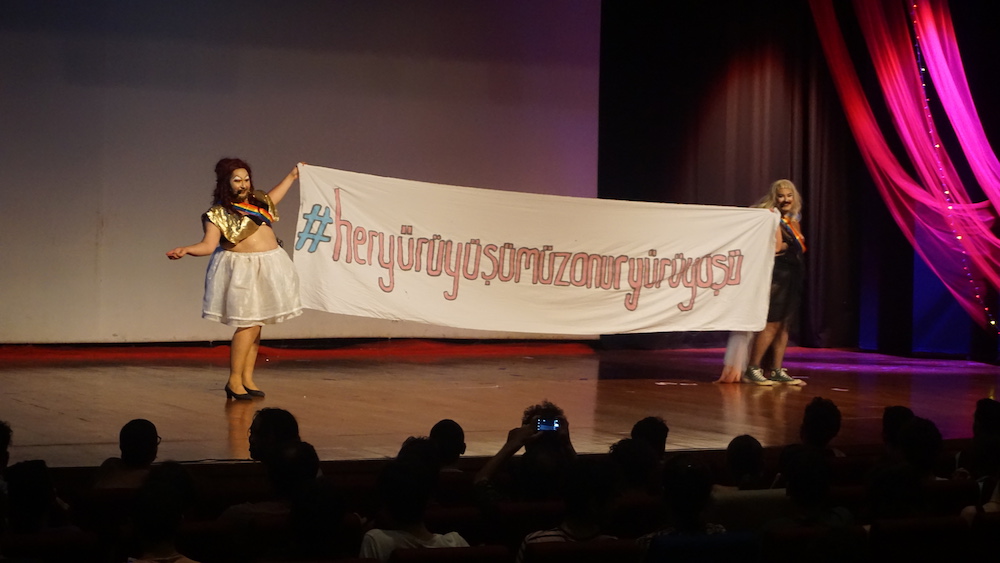 Hormonlu Domates’ler sahiplerini buldu: Ankara Valiliği, TİHEK, Diyanet ve dahası | Kaos GL - LGBTİ+ Haber Portalı